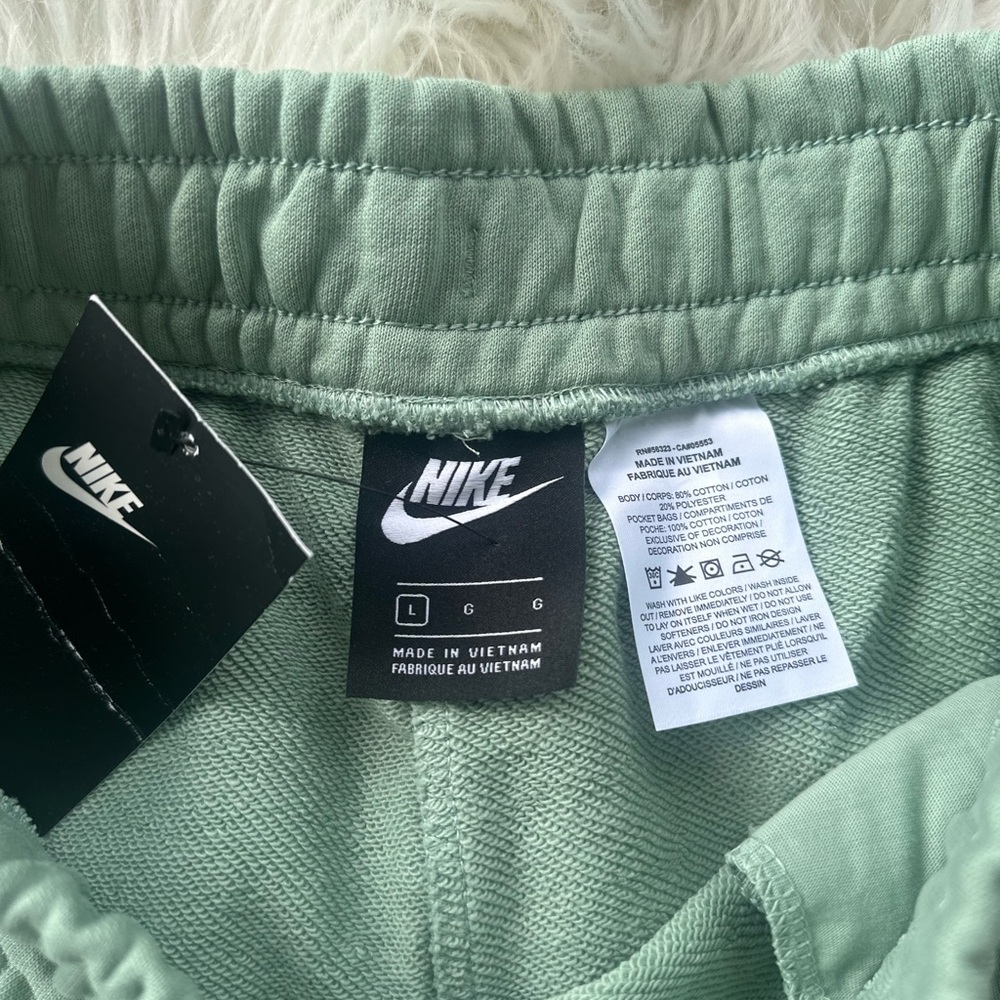 Nike Women's Sportswear High waisted Essential French Terry Shorts Dusty Green - Picture 5 of 10